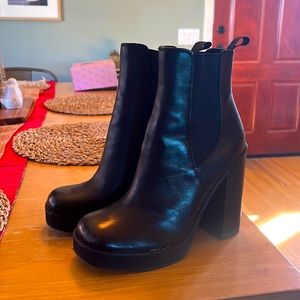 Steve Madden Women’s Triple Chelsea Boot